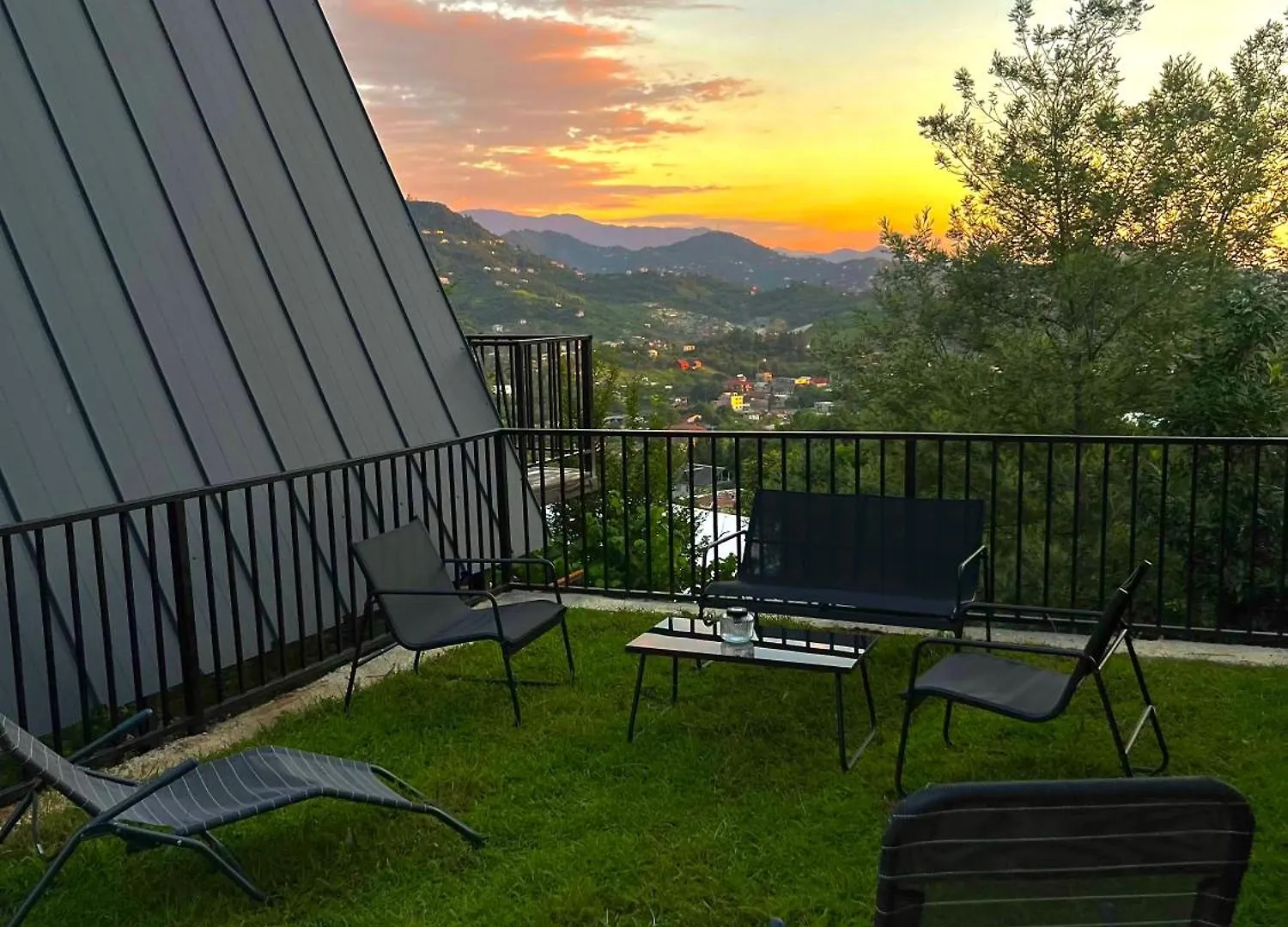 Cottage House Of Light B Batumi Georgia